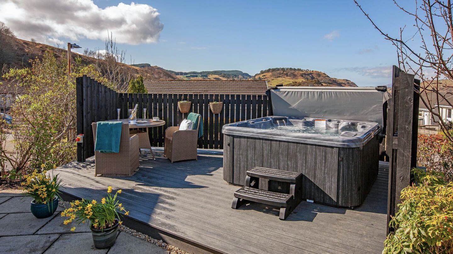 Three Hot Tub Privacy Solutions